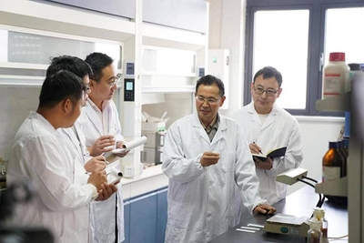 岱岳區實施“百名博士任科技副總”工程，以校企合作為橋梁，深化工程與技術研究和試驗發展